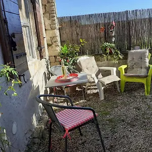  Hébergement de vacances Petite Maison Dans La Campagne A 10 Mn A Pied Du Centre